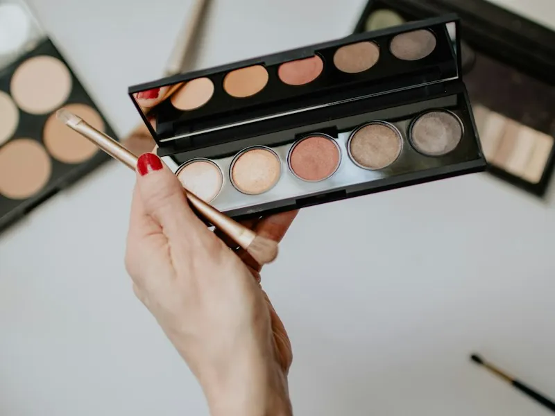 Make-up artists
